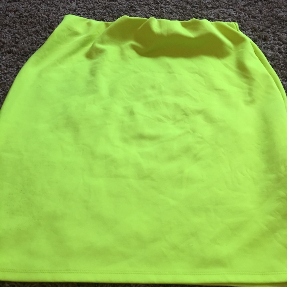 Neon yellow/green stretchy skirt in good condition